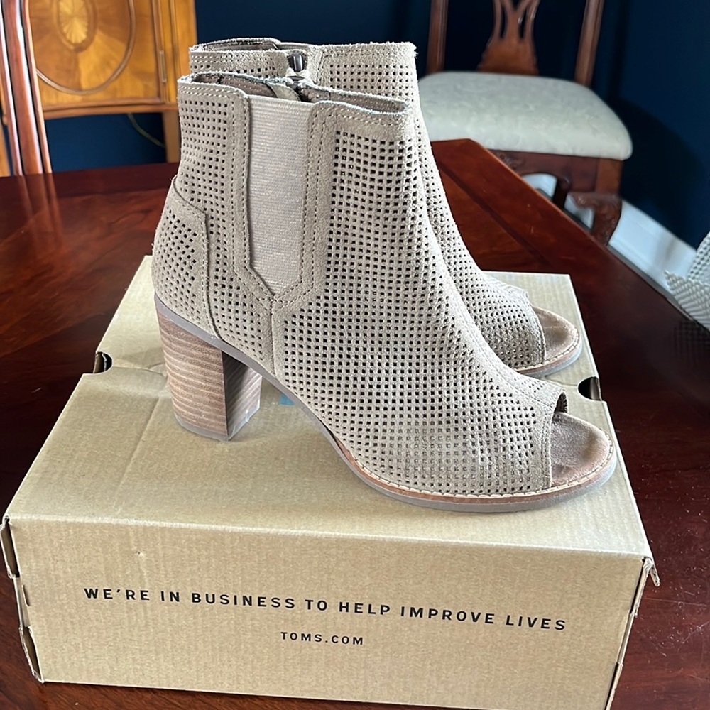 Tom’s peep toe bootie